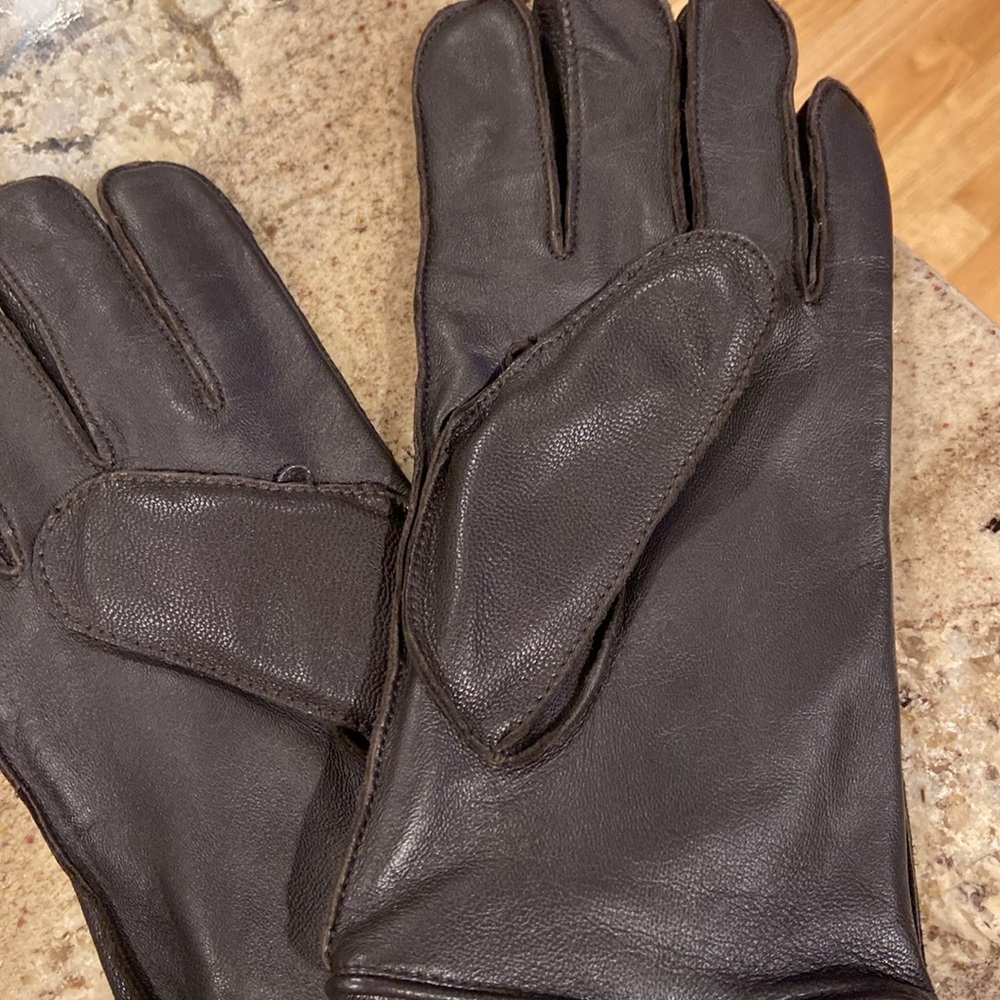 NWT UGG WRANGELL FAUX FUR LINED SMART GLOVES. PRICE IS FIRM - Picture 2 of 9